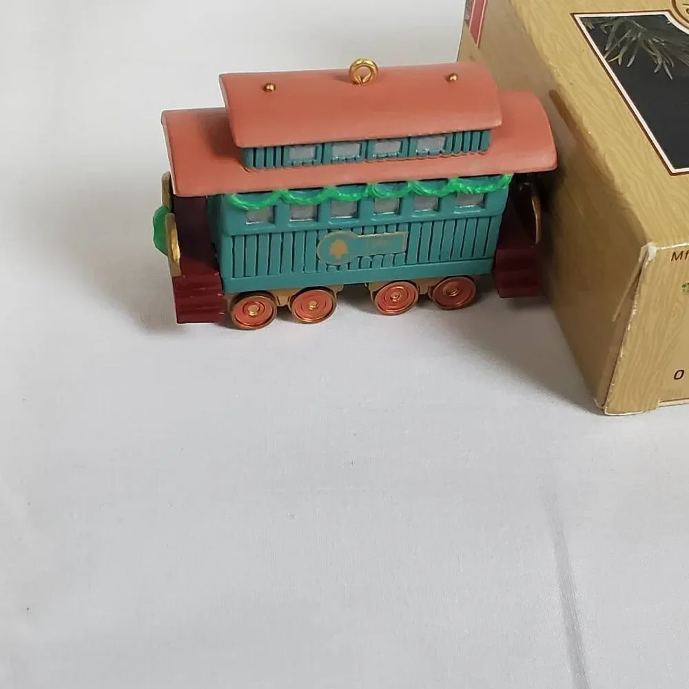 1991 Hallmark Keepsake Ornament Claus & Co. Railroad Passenger Car 3rd in Series